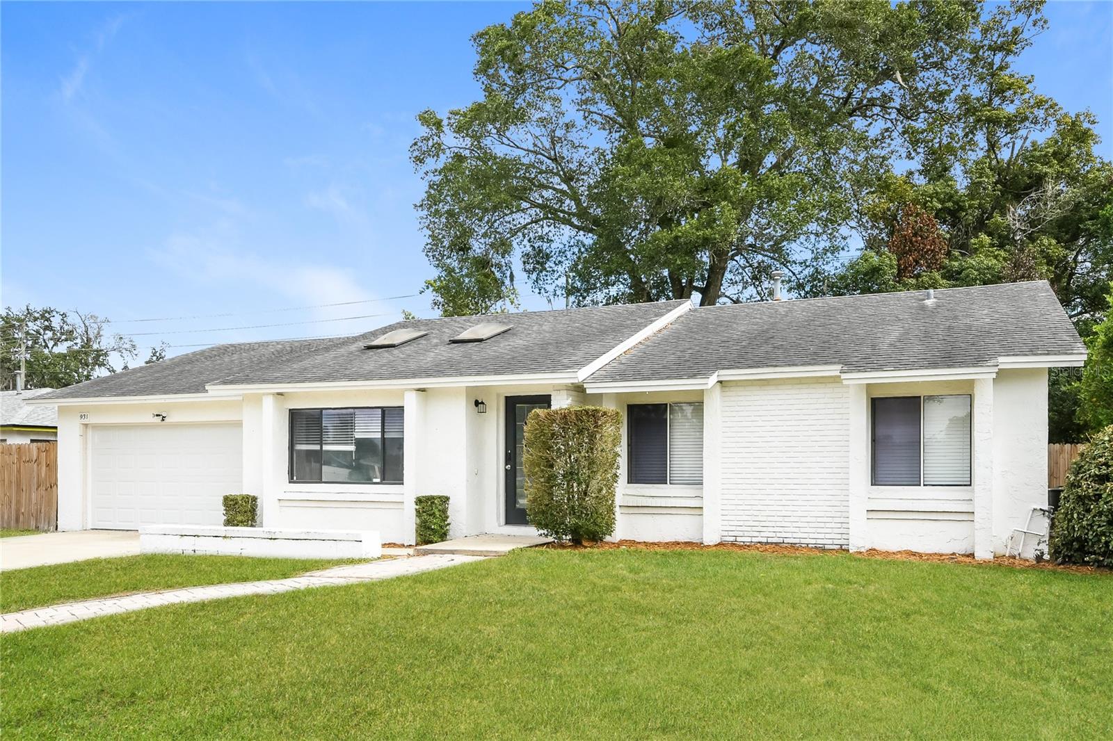 Image 2 of 16 For 931 Alameda Drive