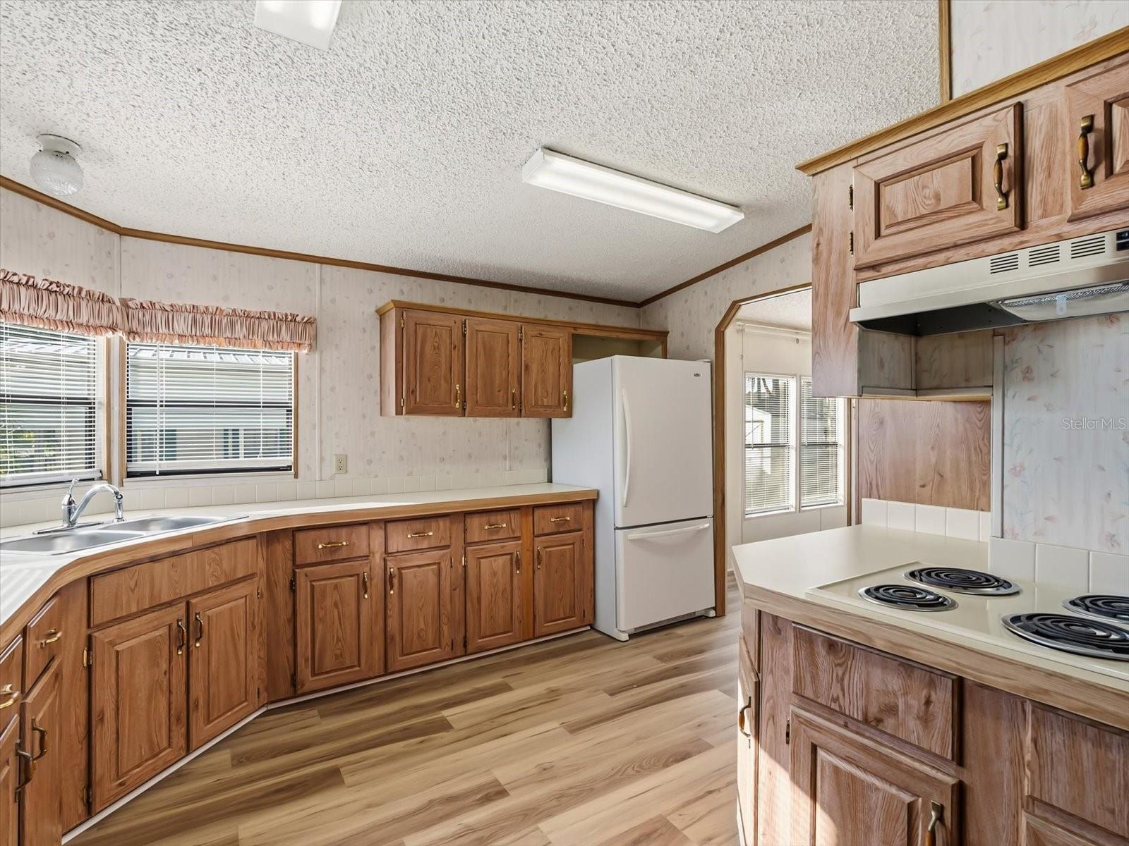 Image 11 of 30 For 5685 Abercorn Drive