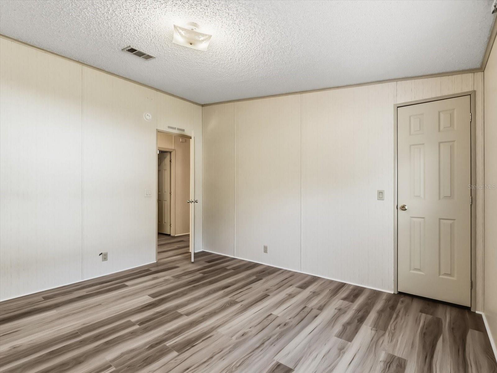 Image 14 of 30 For 5685 Abercorn Drive