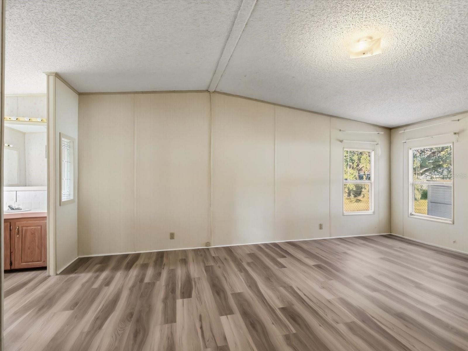 Image 17 of 30 For 5685 Abercorn Drive