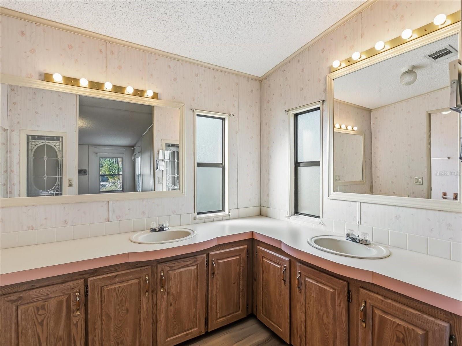 Image 19 of 30 For 5685 Abercorn Drive