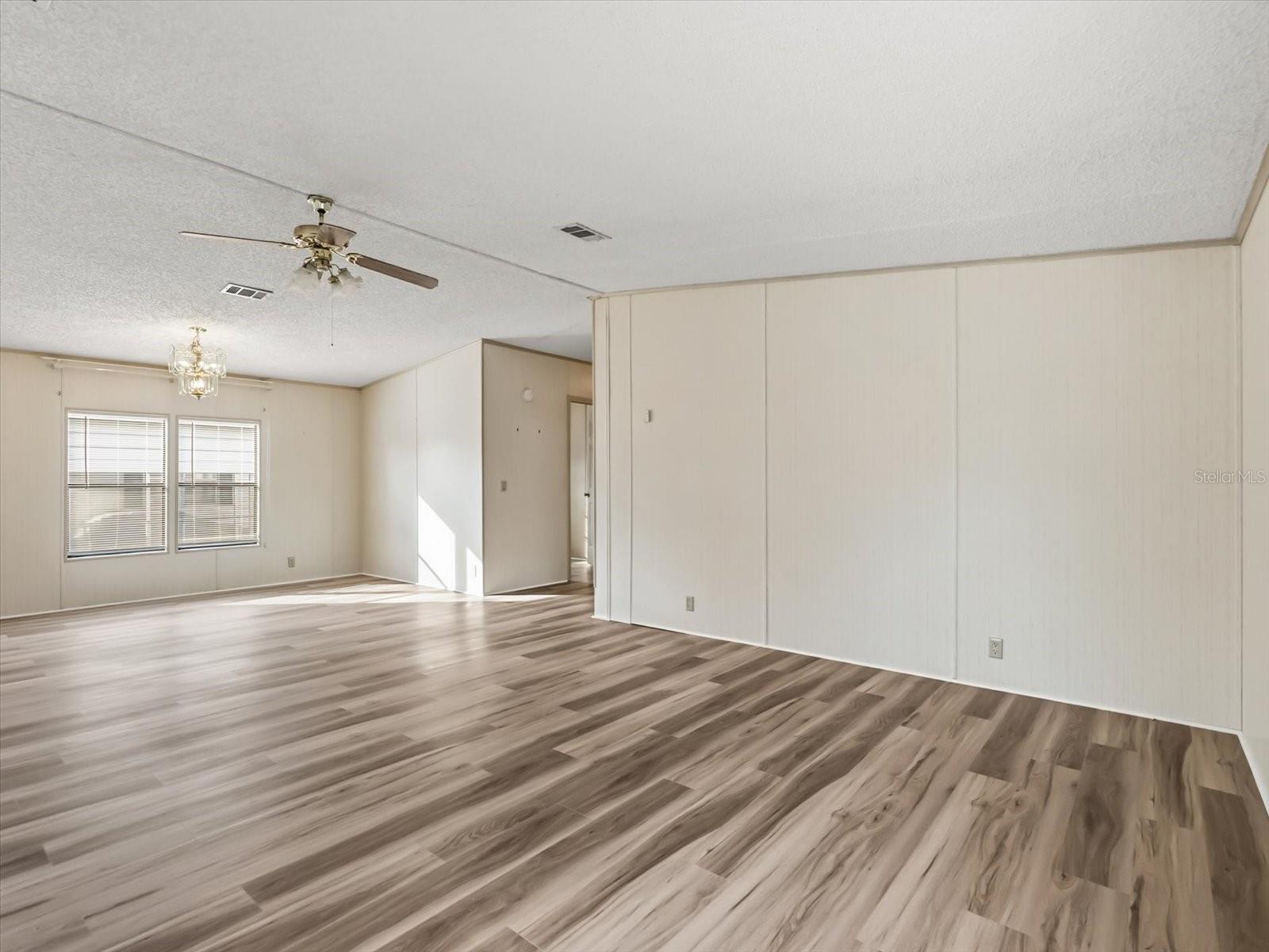 Image 3 of 30 For 5685 Abercorn Drive