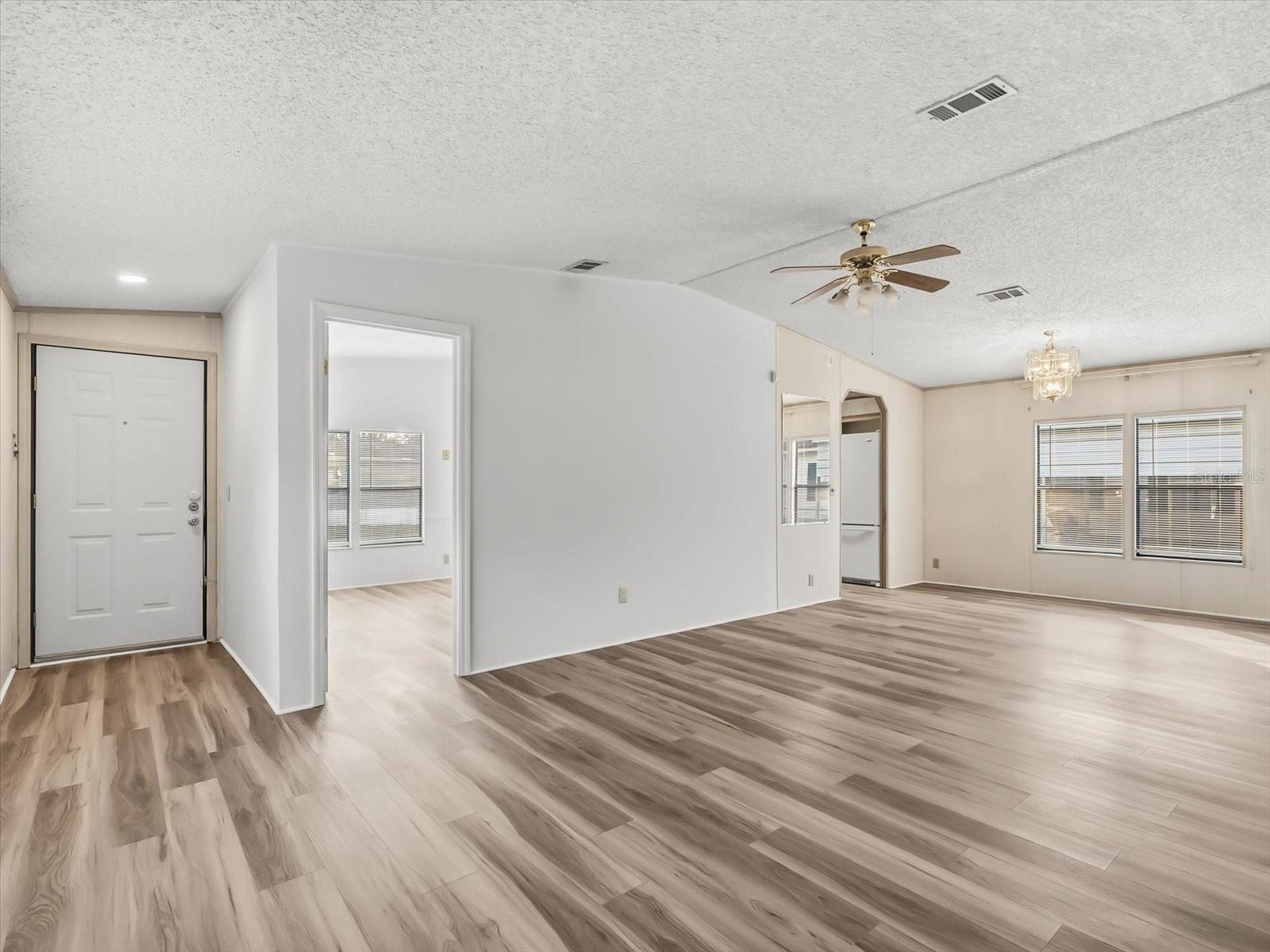 Image 4 of 30 For 5685 Abercorn Drive