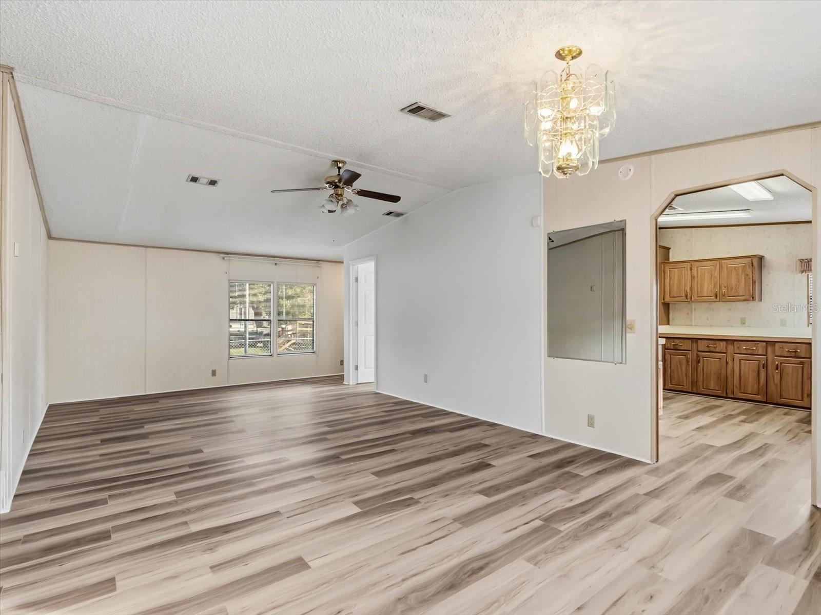 Image 5 of 30 For 5685 Abercorn Drive