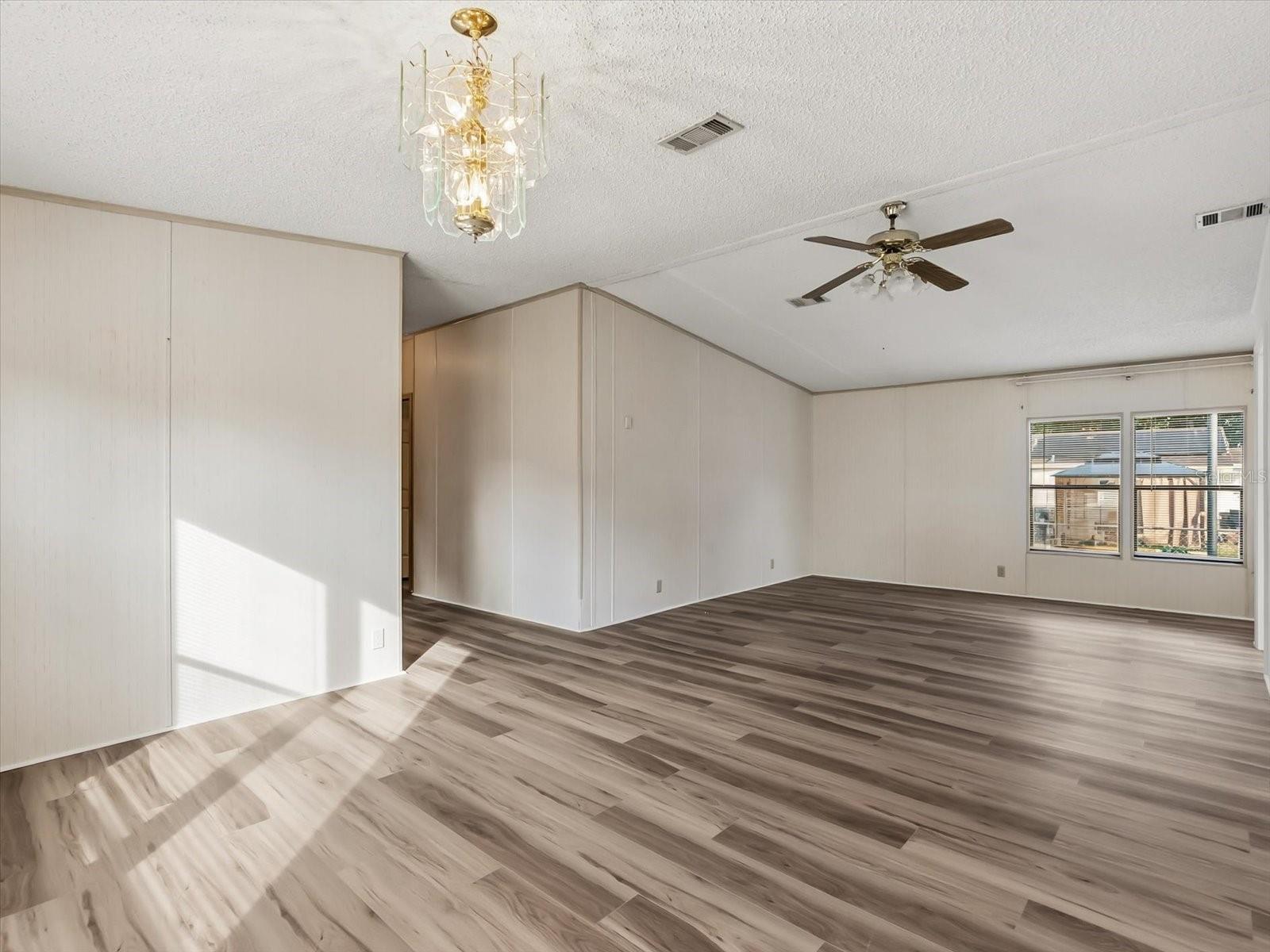 Image 6 of 30 For 5685 Abercorn Drive