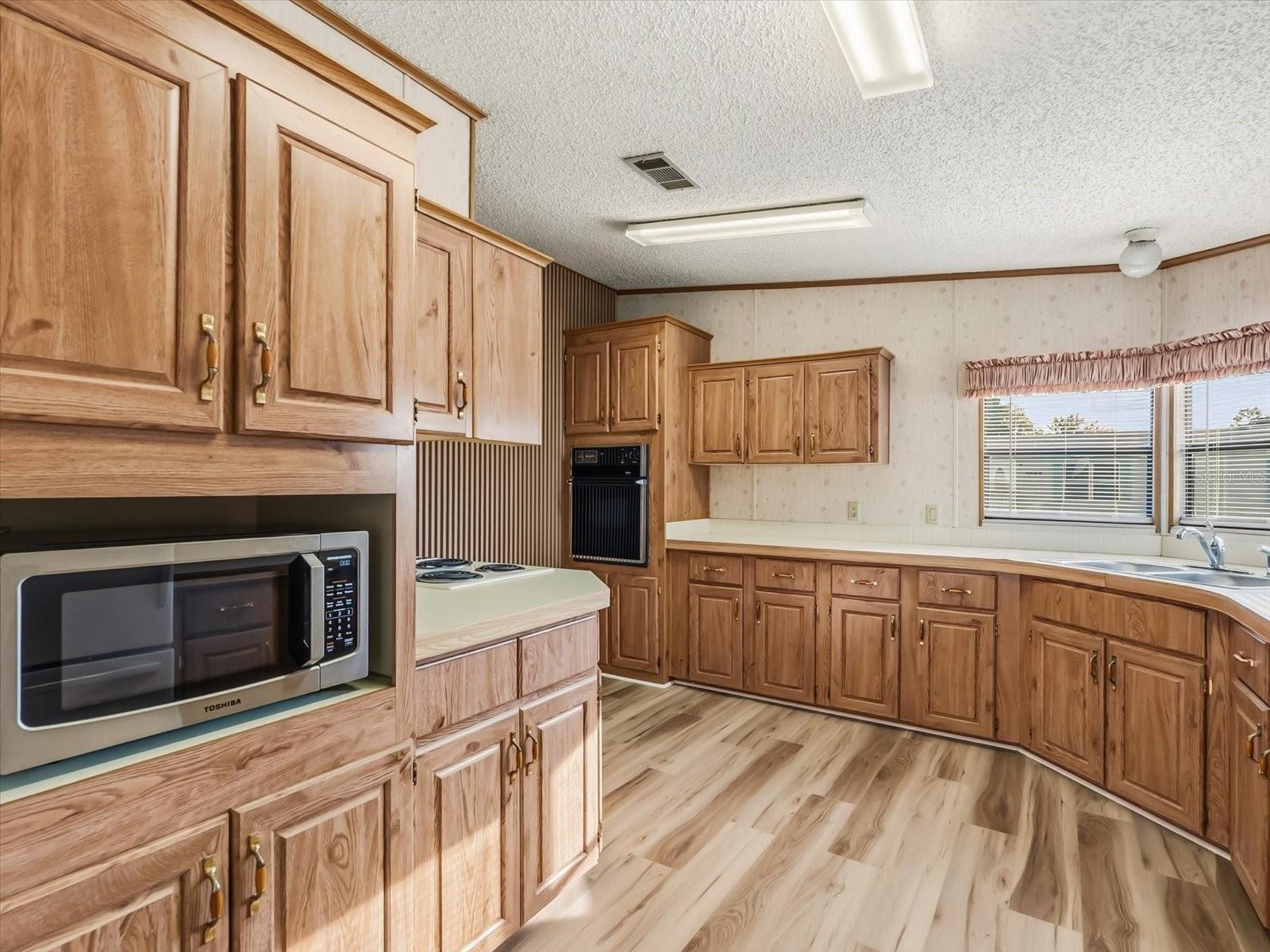 Image 8 of 30 For 5685 Abercorn Drive