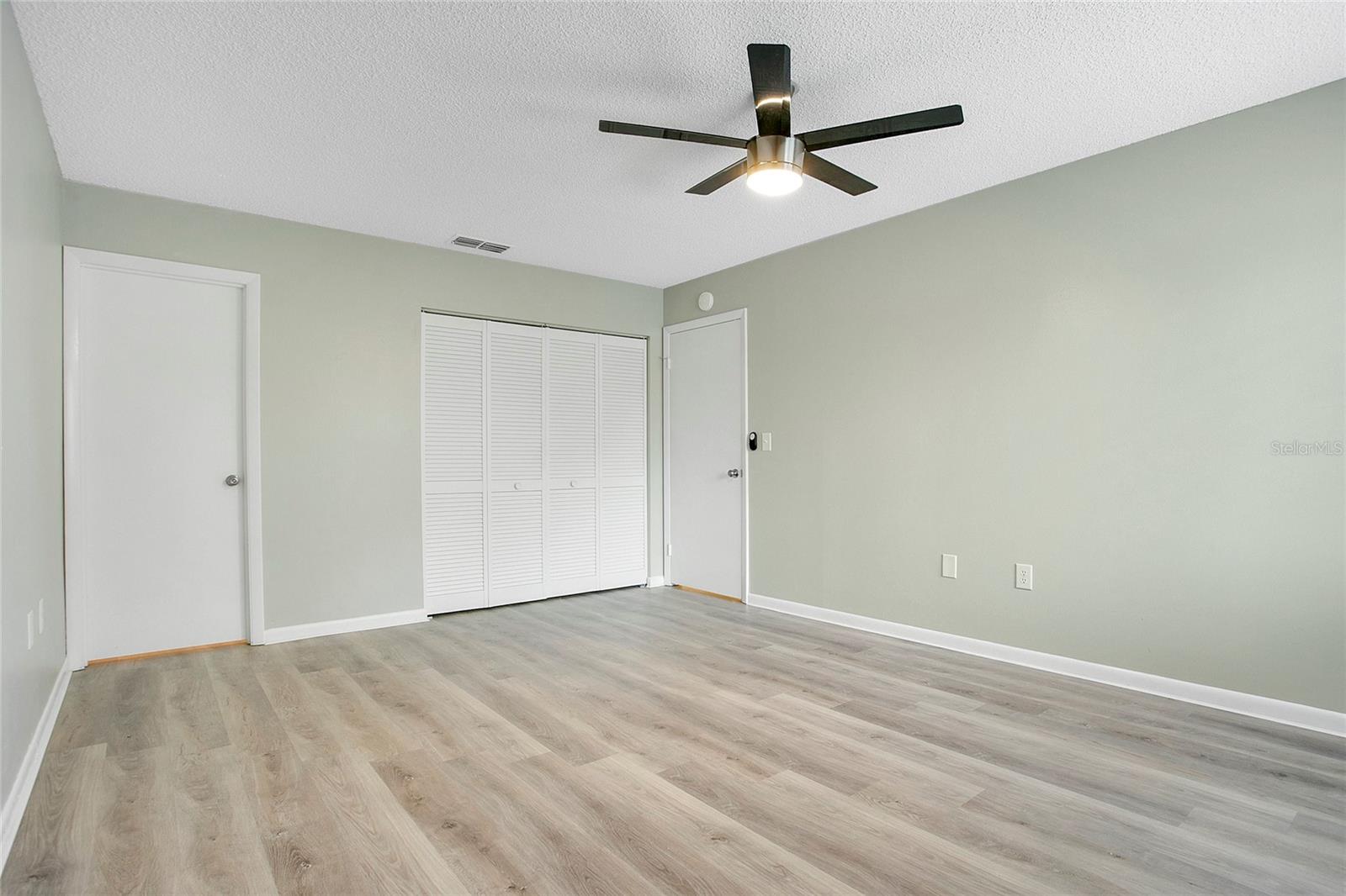 Image 14 of 18 For 513 Fairways Lane B