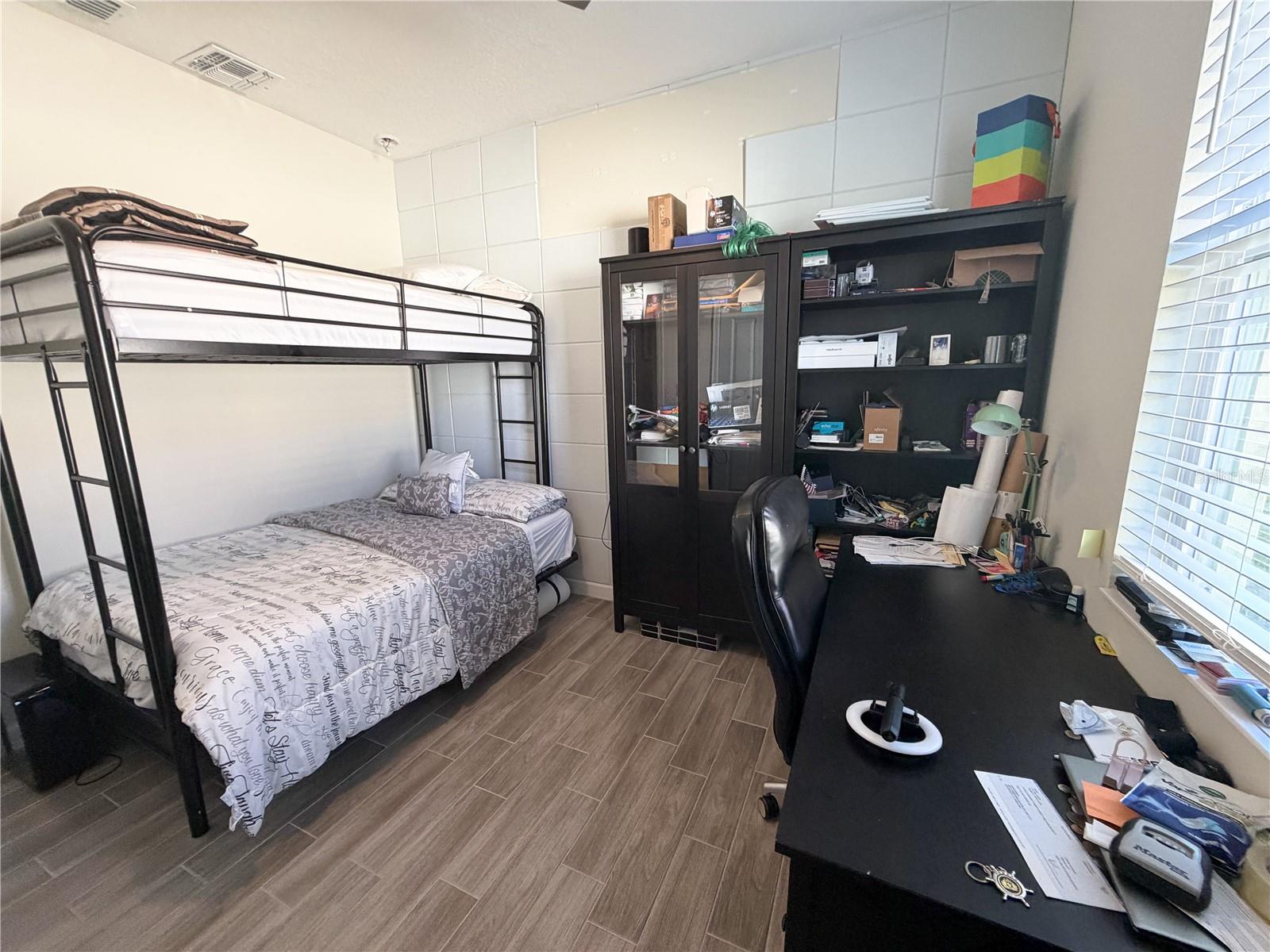 Image 23 of 54 For 8950 Fallen Oak Drive