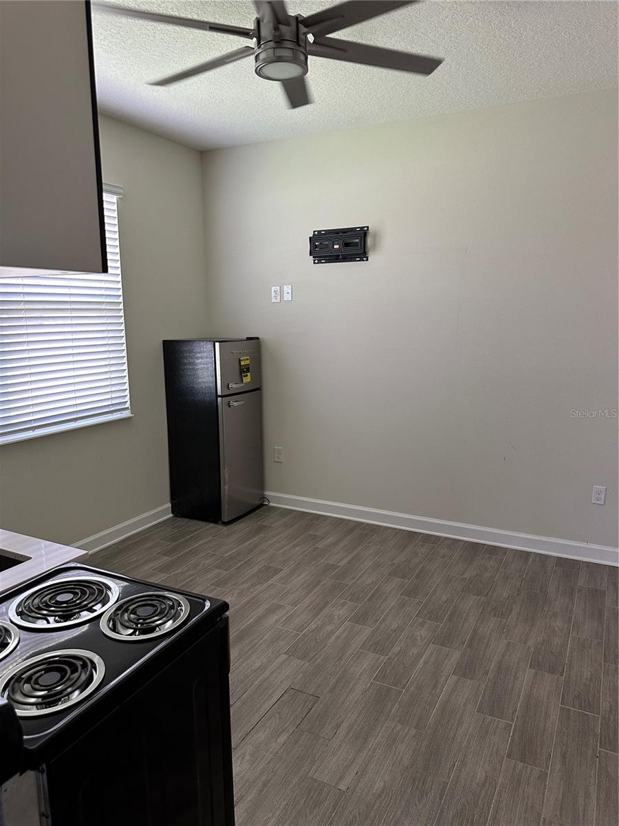 Image 31 of 54 For 8950 Fallen Oak Drive