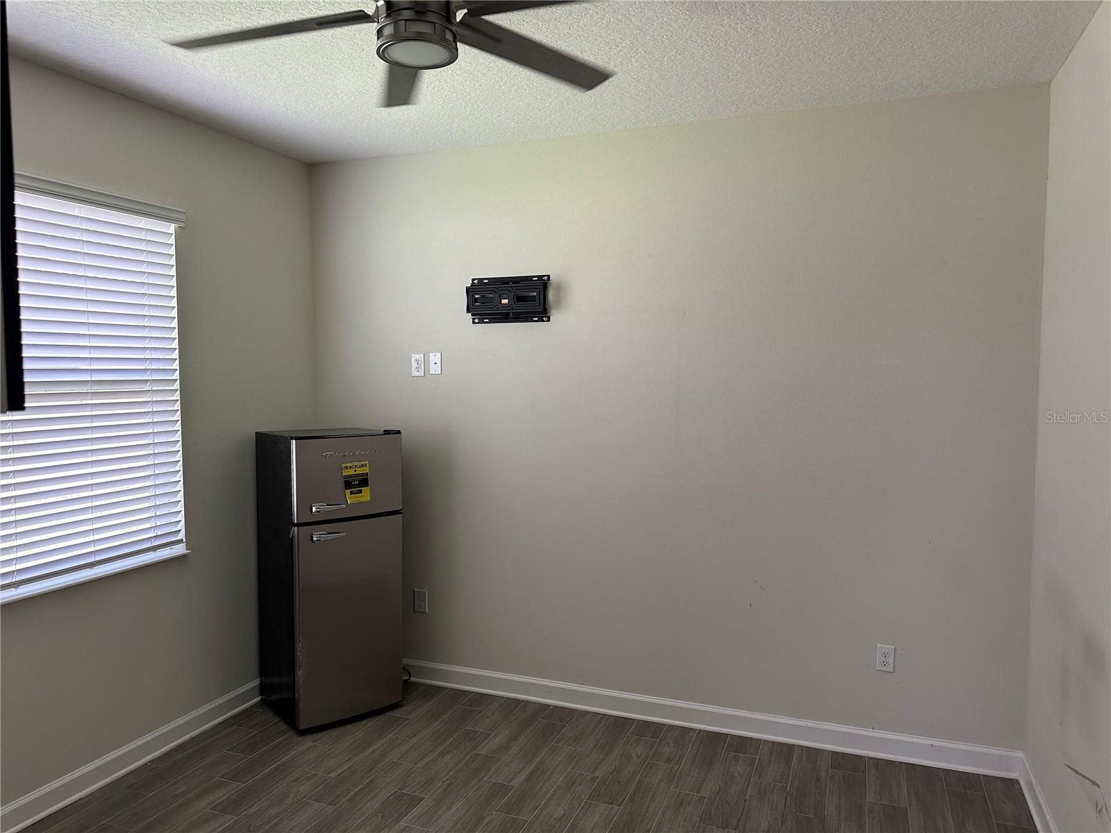 Image 32 of 54 For 8950 Fallen Oak Drive