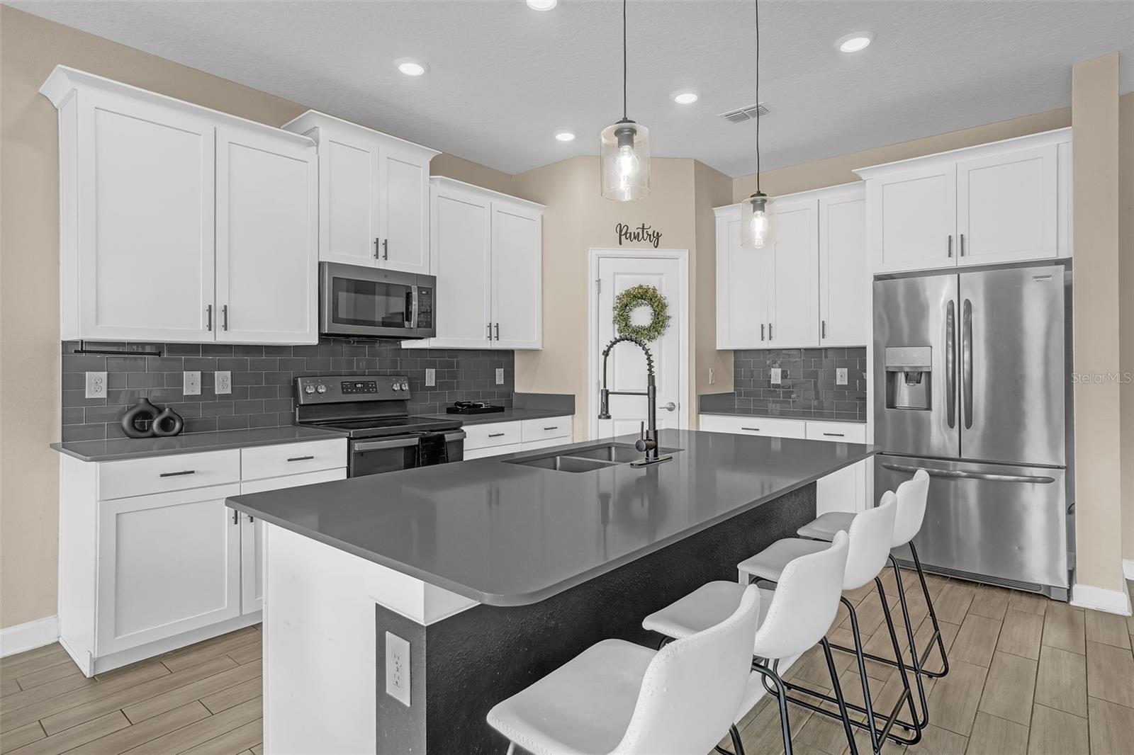 Image 14 of 49 For 11415 Satire Street