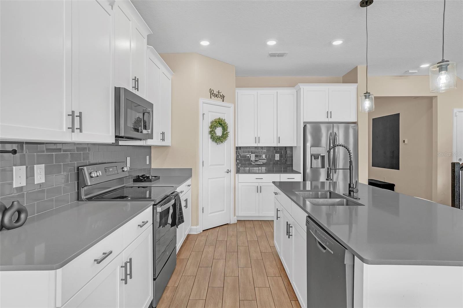 Image 16 of 49 For 11415 Satire Street