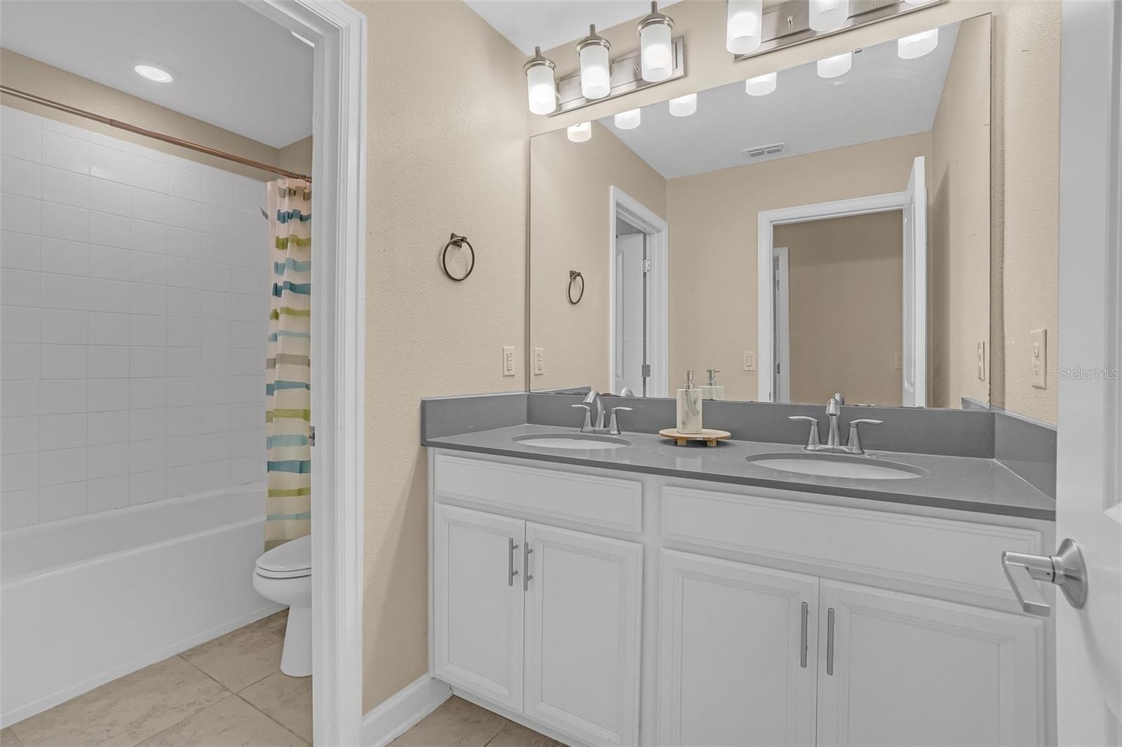 Image 32 of 49 For 11415 Satire Street