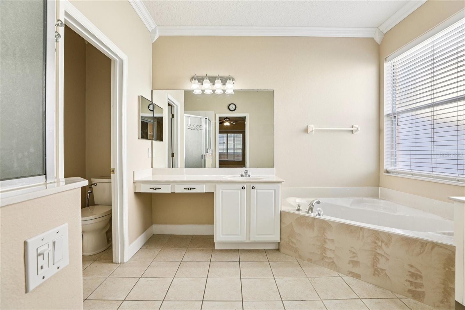 Image 28 of 64 For 5963 Providence Crossing Trail