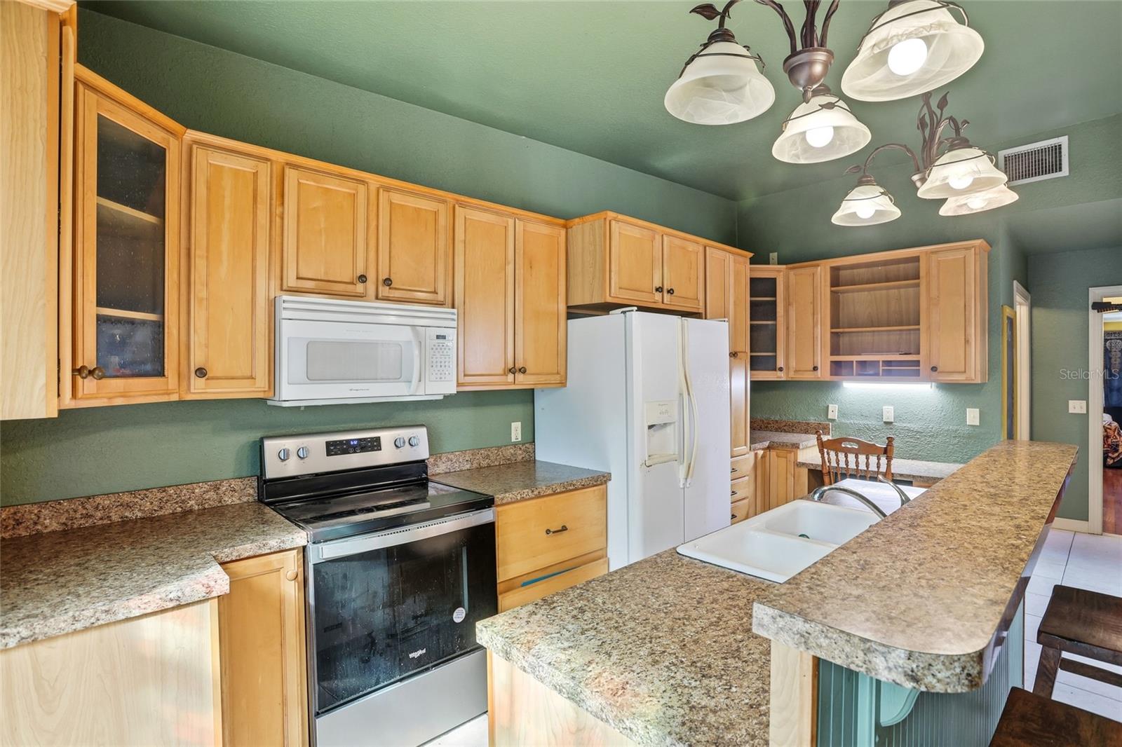 Image 13 of 33 For 904 Carlton Avenue