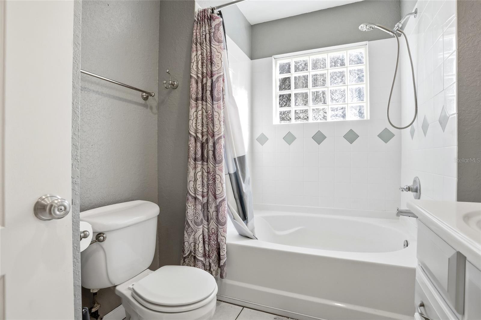 Image 21 of 33 For 904 Carlton Avenue