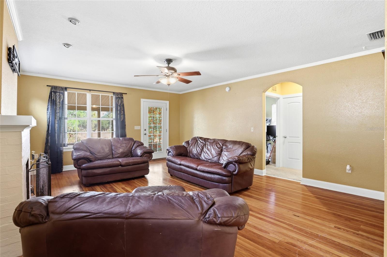 Image 4 of 33 For 904 Carlton Avenue