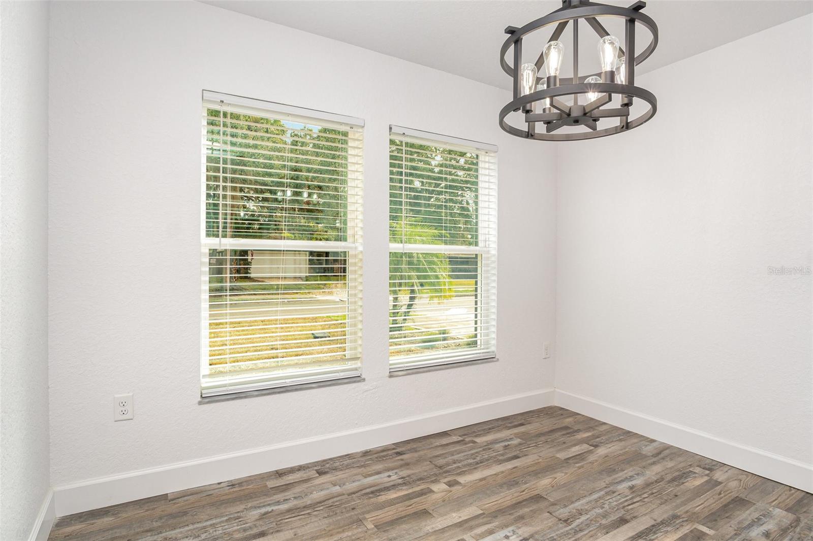 Image 11 of 38 For 1000 Locust Avenue