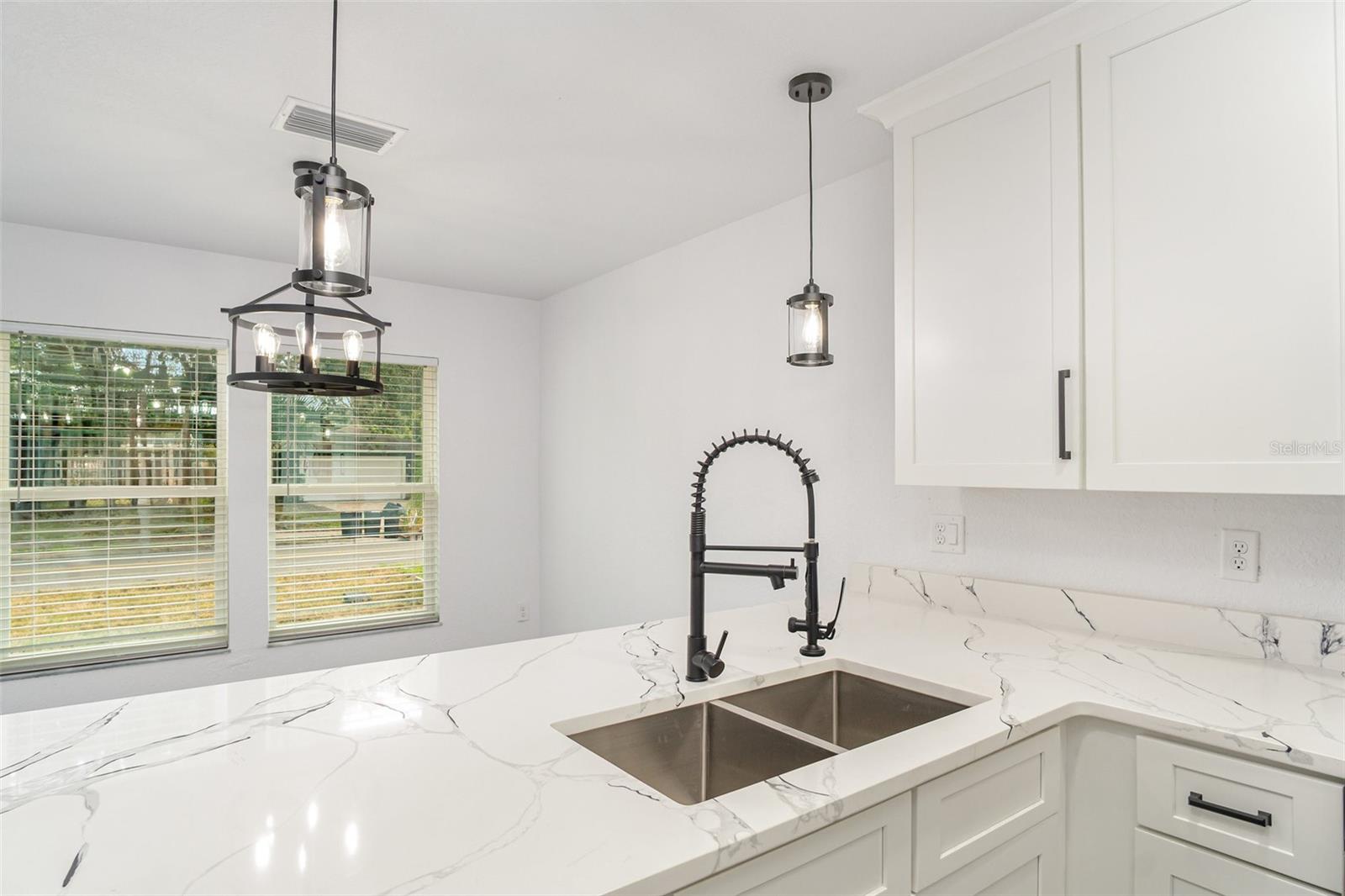 Image 14 of 38 For 1000 Locust Avenue