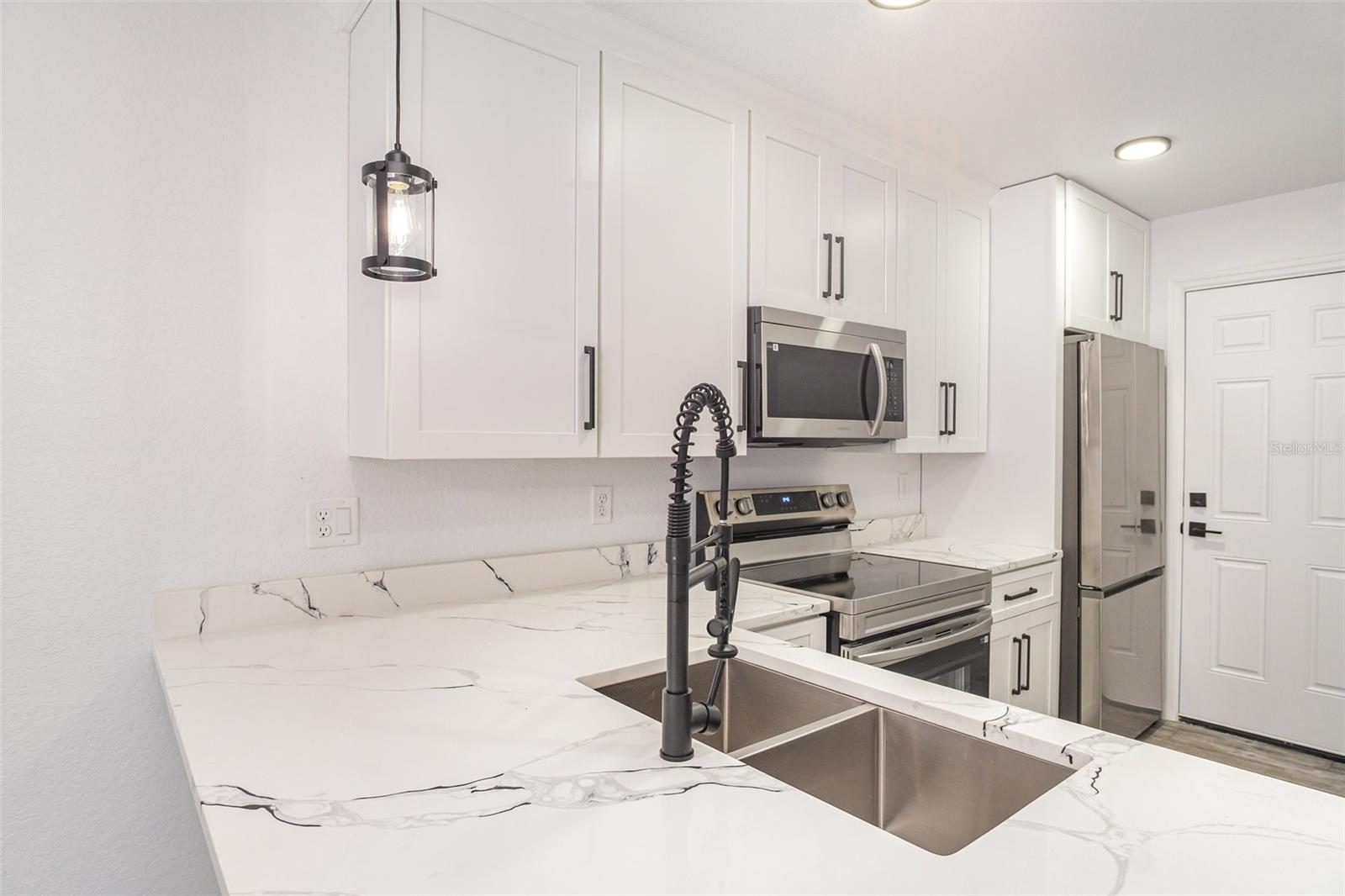 Image 17 of 38 For 1000 Locust Avenue