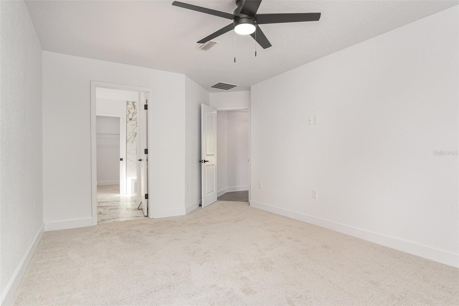 Image 21 of 38 For 1000 Locust Avenue