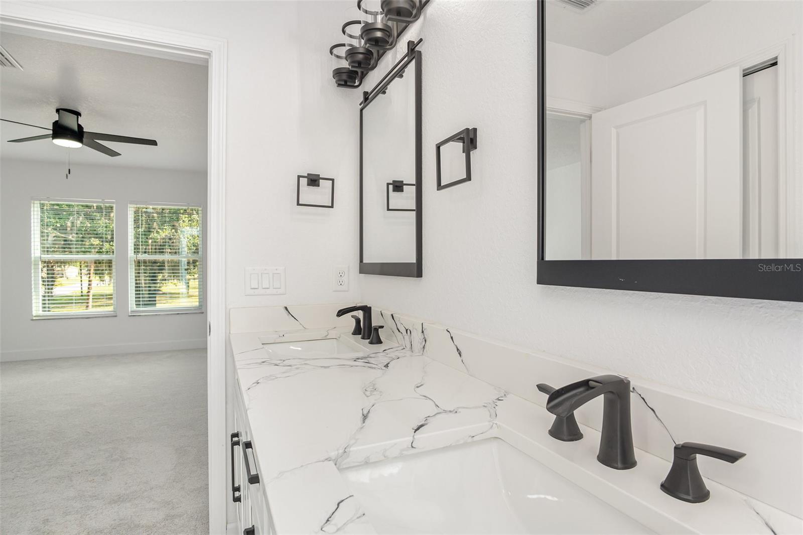 Image 24 of 38 For 1000 Locust Avenue