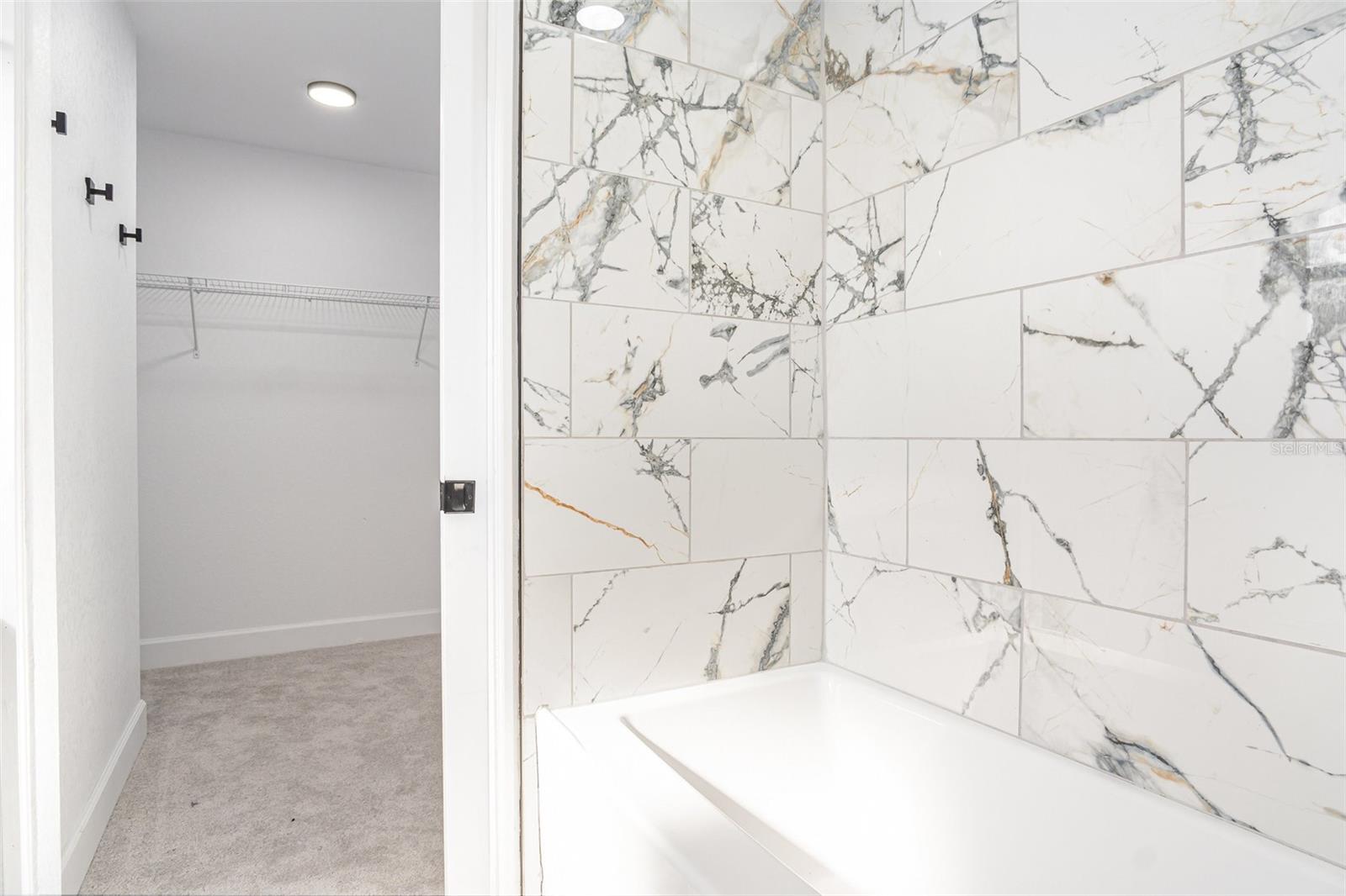 Image 26 of 38 For 1000 Locust Avenue