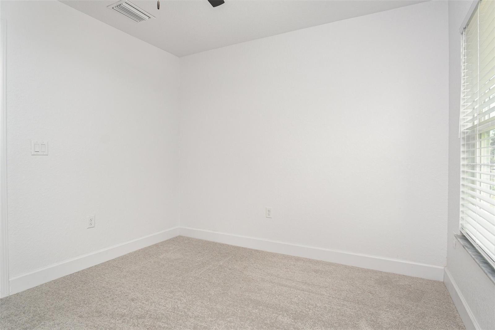 Image 30 of 38 For 1000 Locust Avenue