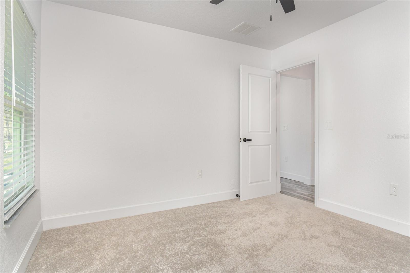 Image 33 of 38 For 1000 Locust Avenue