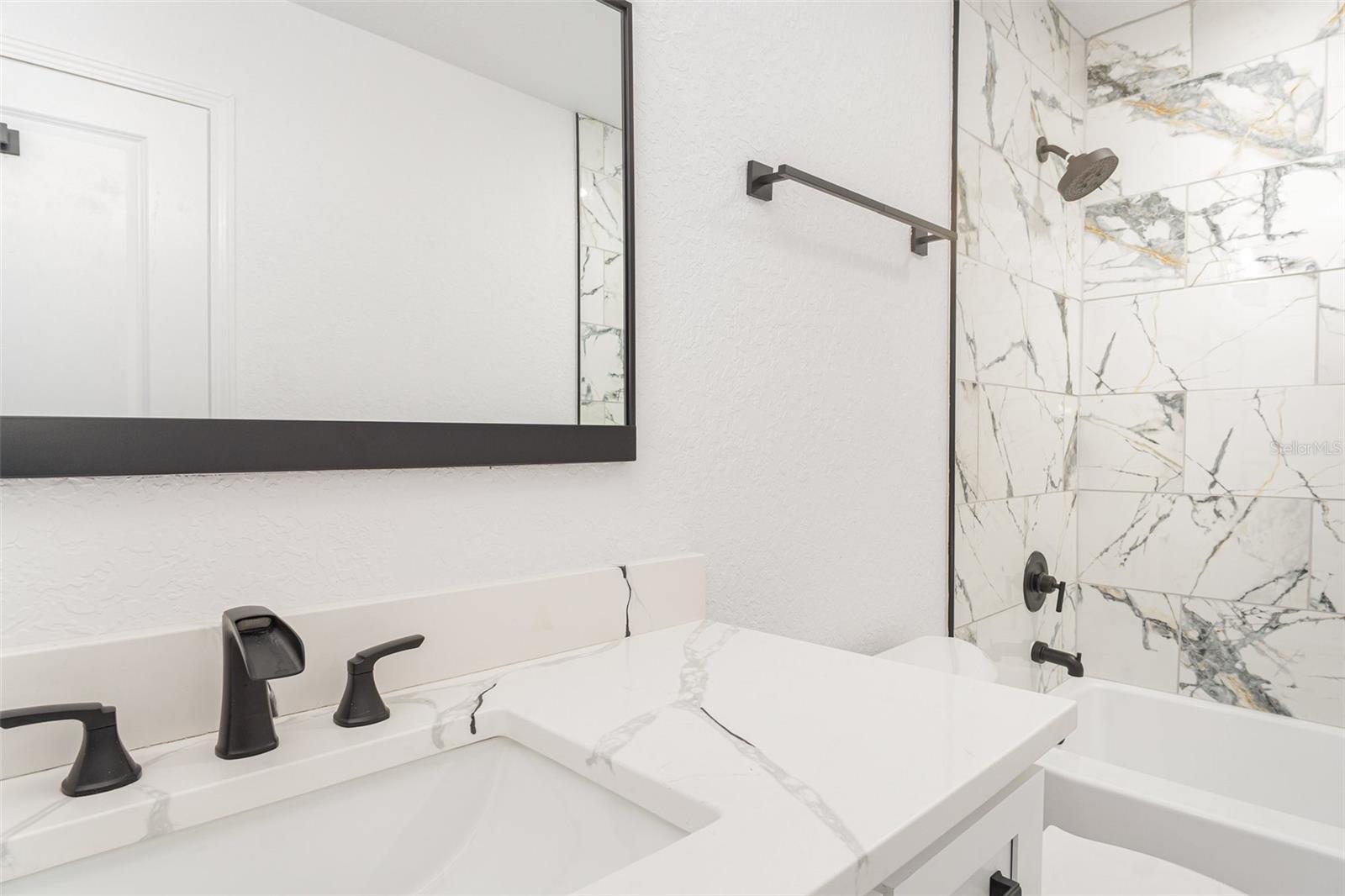 Image 36 of 38 For 1000 Locust Avenue