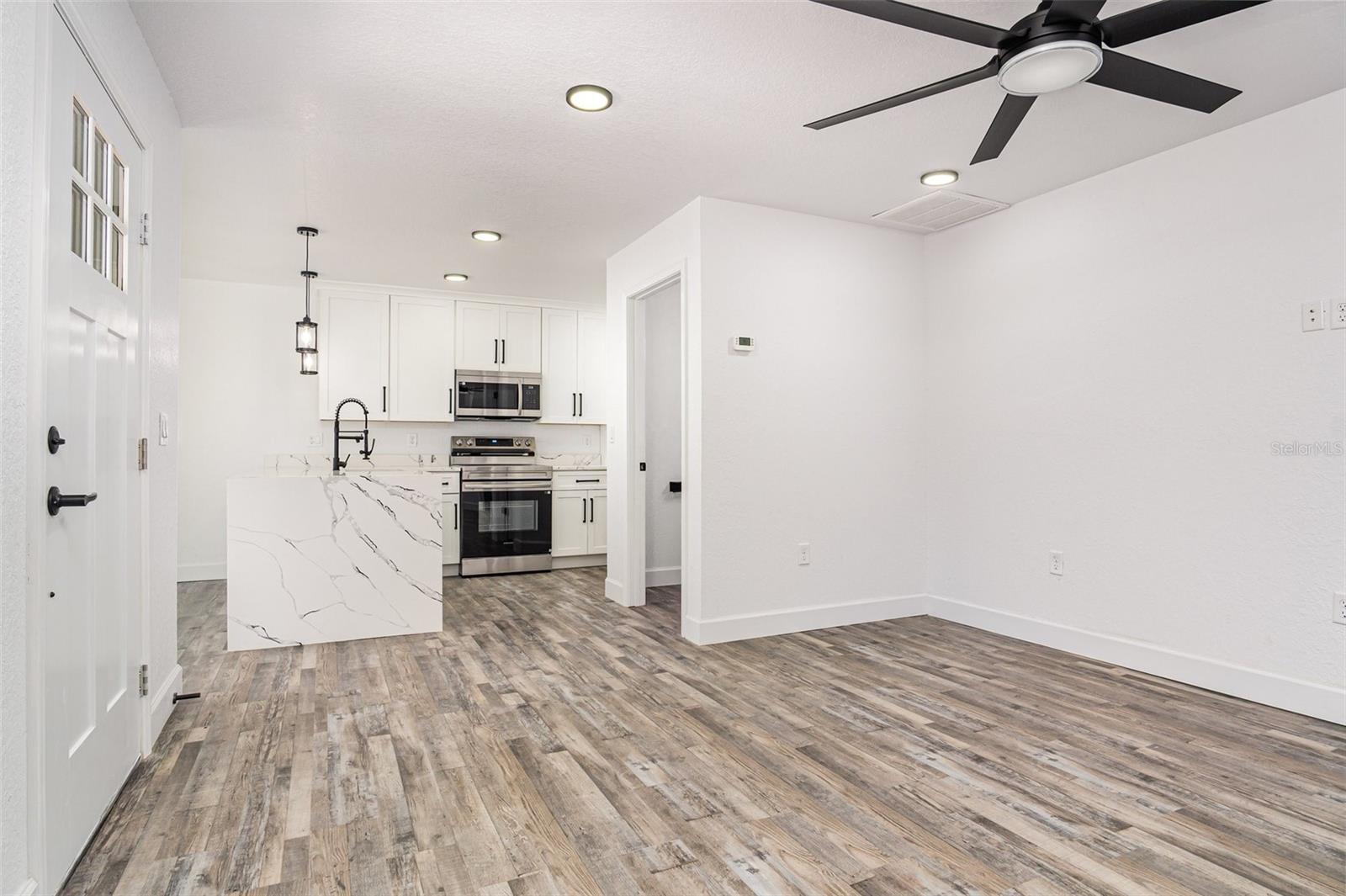 Image 7 of 38 For 1000 Locust Avenue