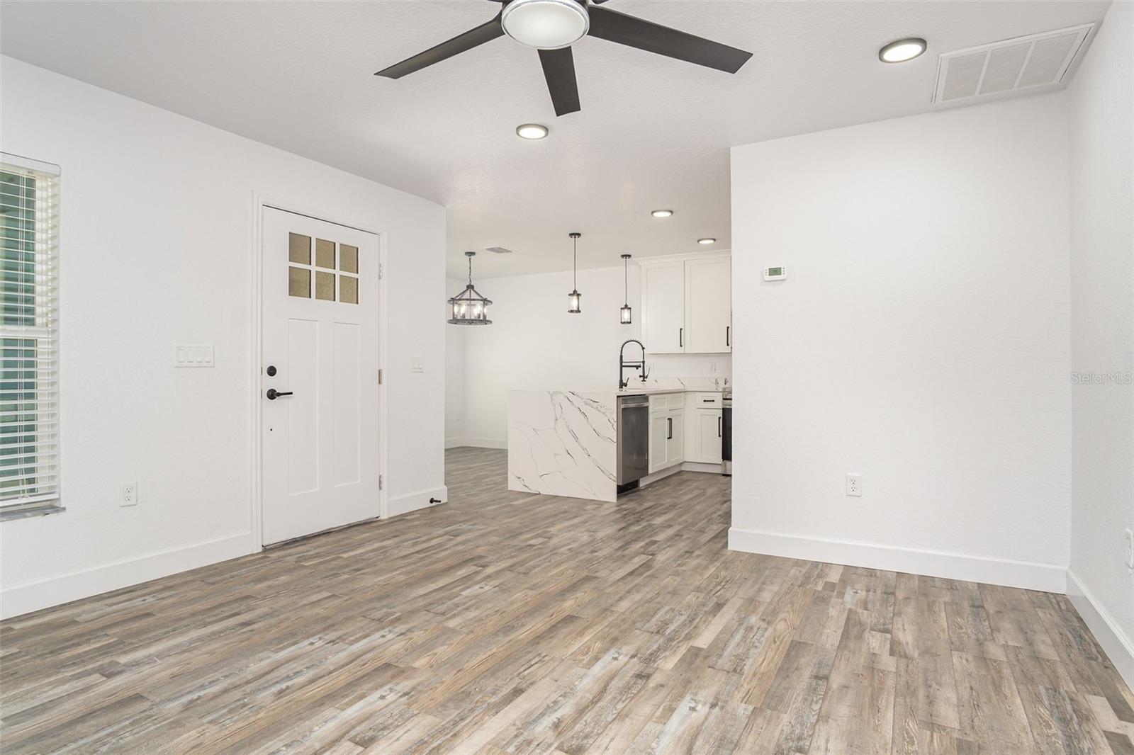 Image 8 of 38 For 1000 Locust Avenue