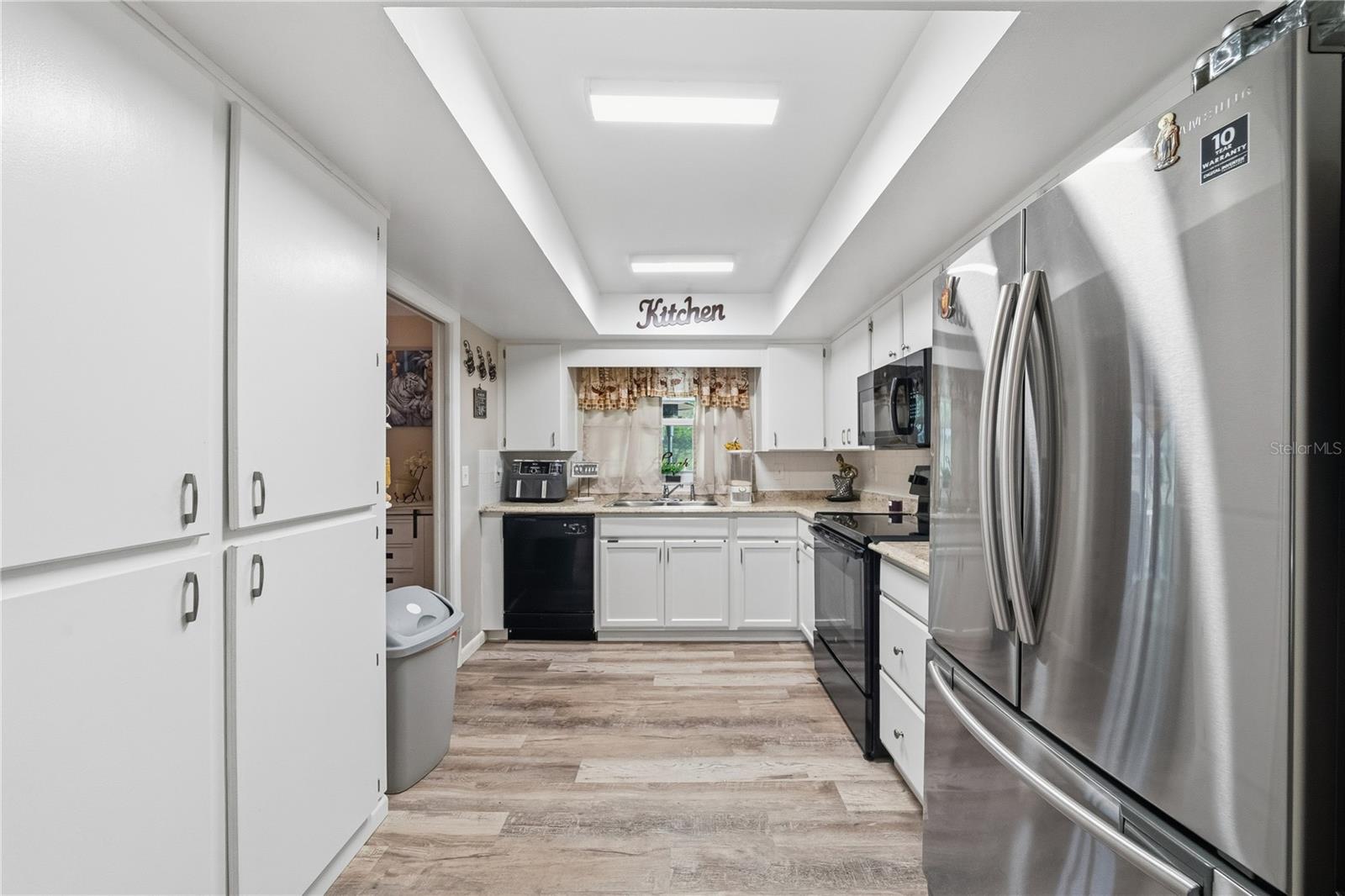 Listing photo id 8 for 2507 Bluegrass Street