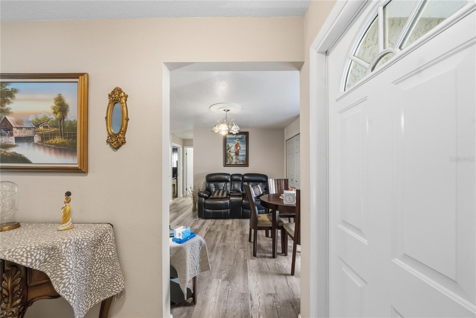 Listing photo id 10 for 2507 Bluegrass Street