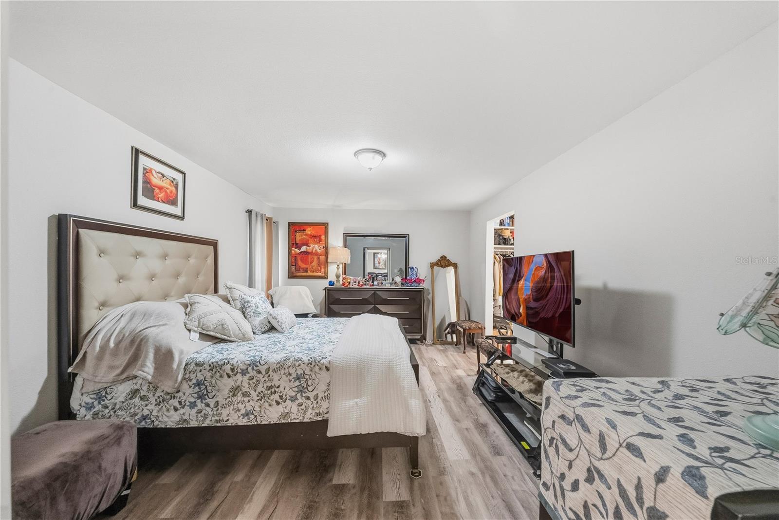 Listing photo id 12 for 2507 Bluegrass Street