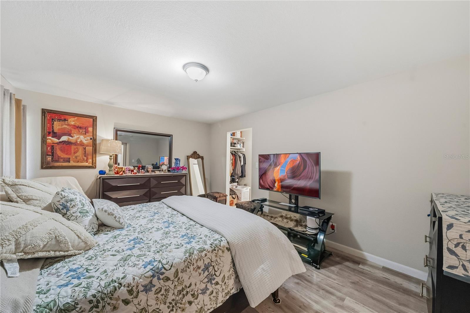 Listing photo id 13 for 2507 Bluegrass Street