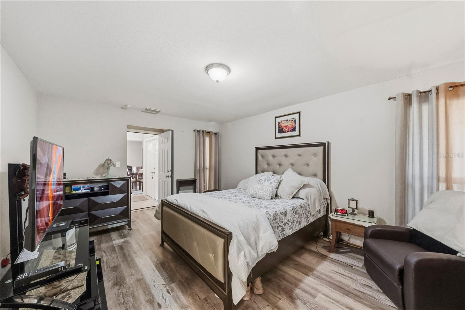 Listing photo id 14 for 2507 Bluegrass Street