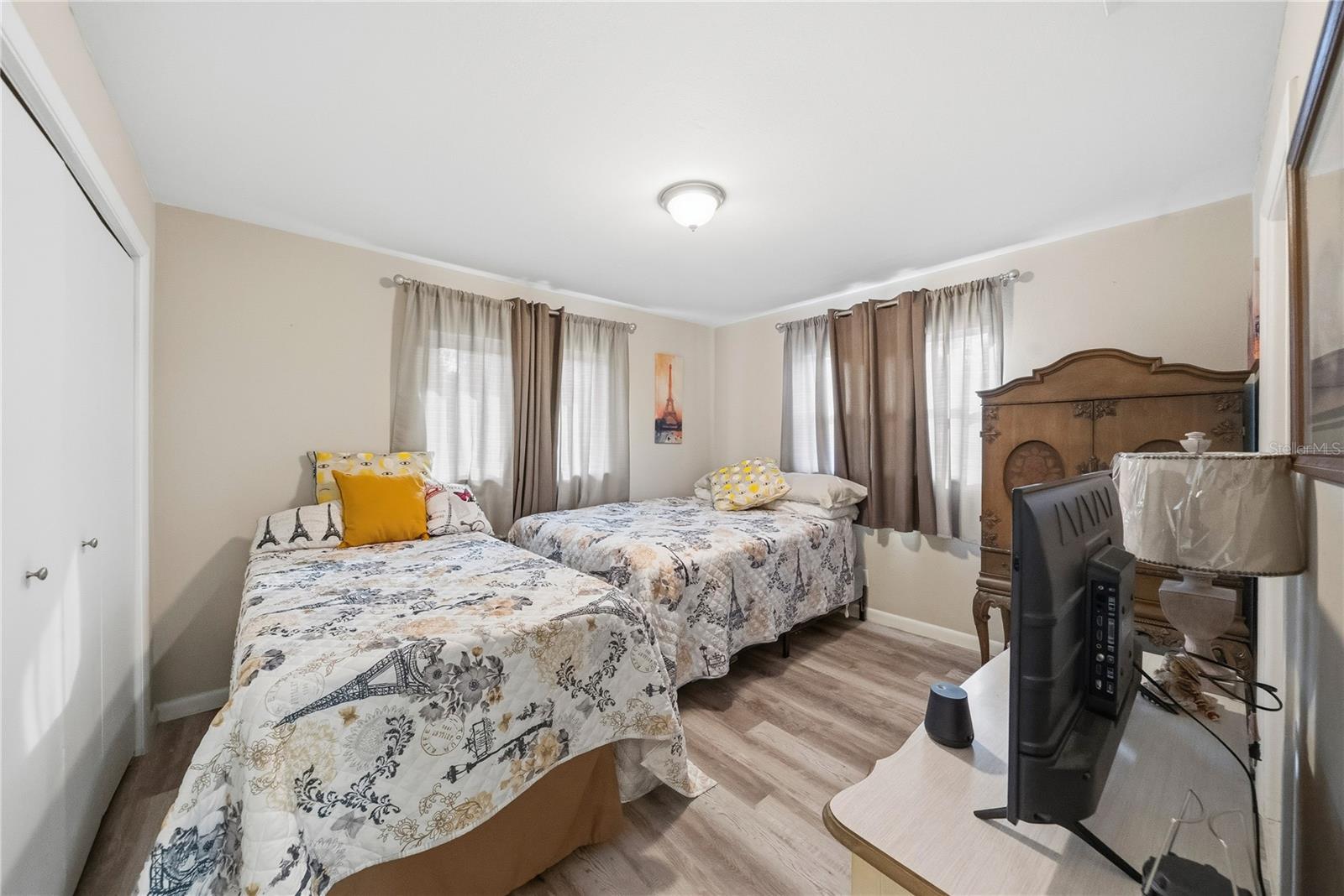 Listing photo id 19 for 2507 Bluegrass Street