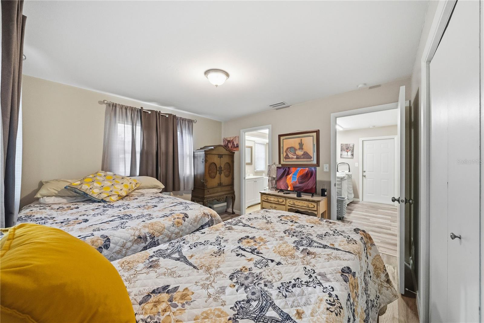 Listing photo id 20 for 2507 Bluegrass Street