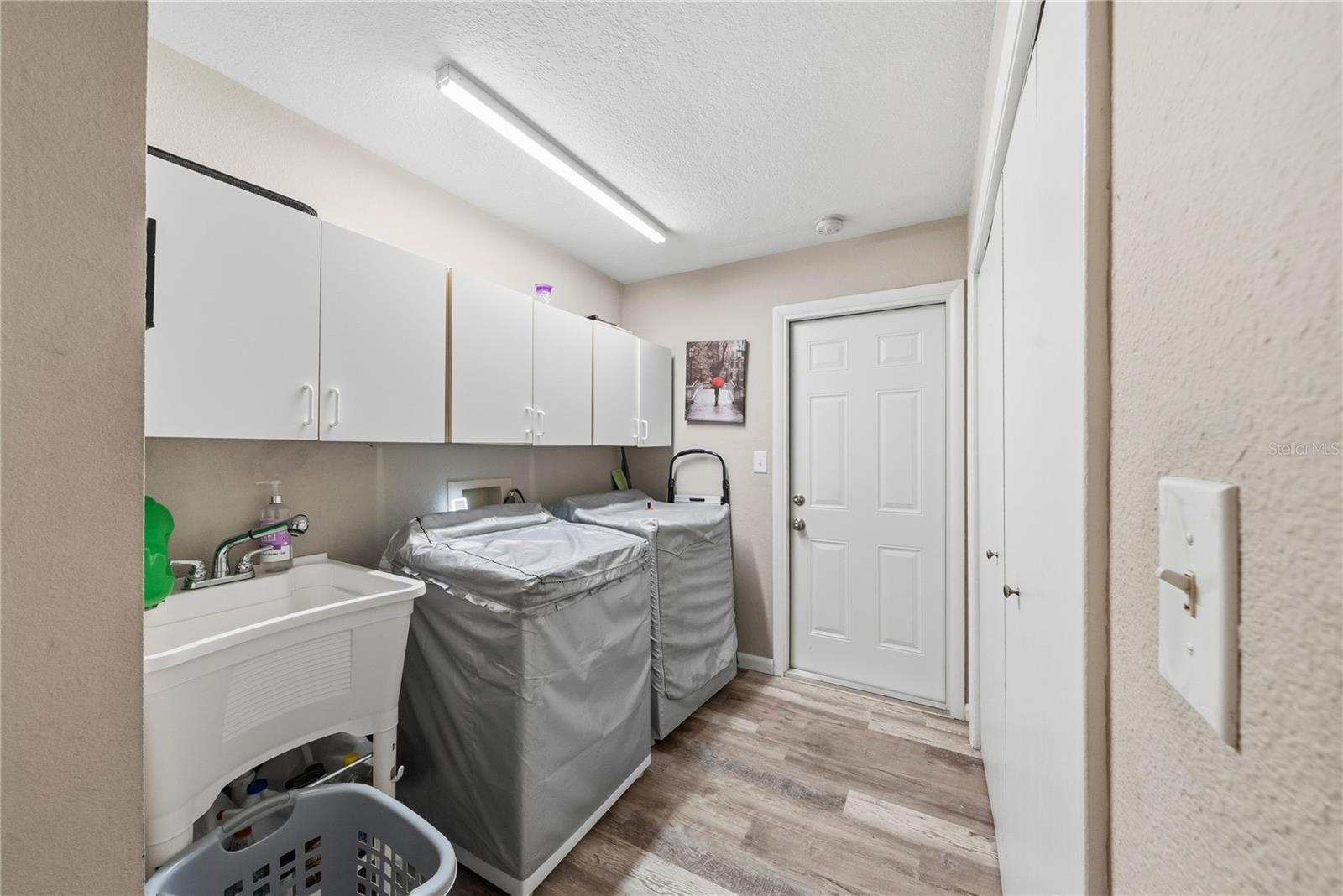 Listing photo id 22 for 2507 Bluegrass Street