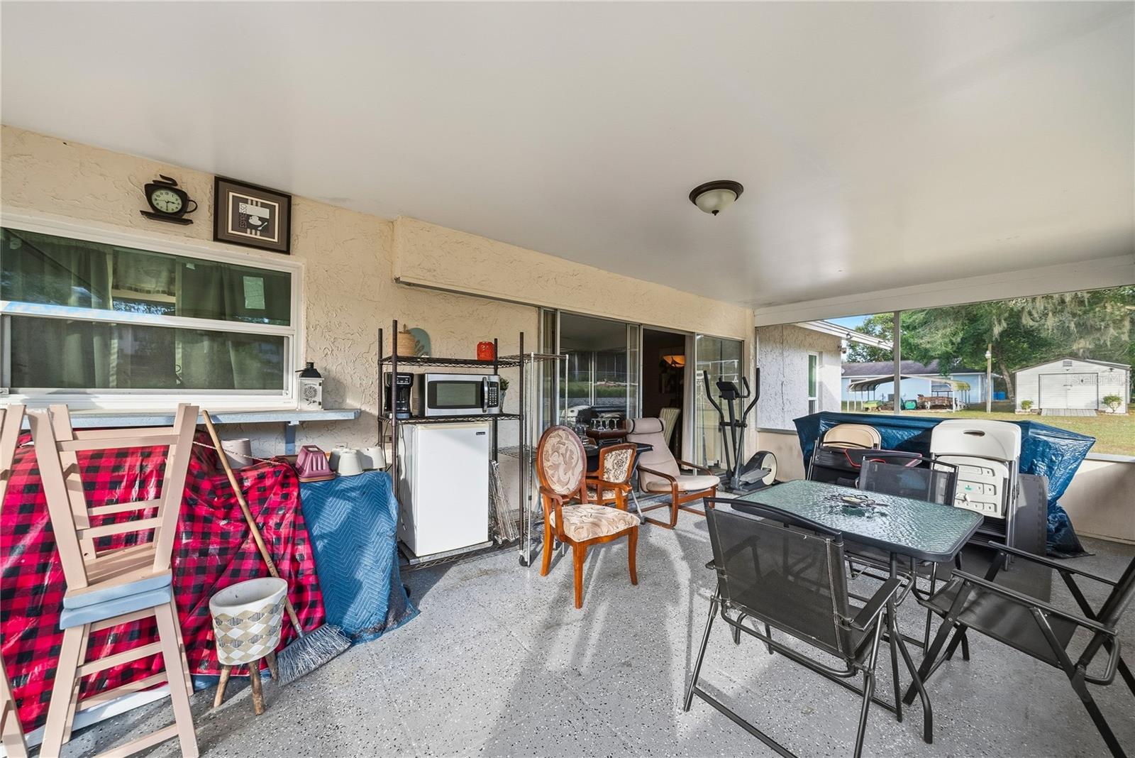 Listing photo id 24 for 2507 Bluegrass Street