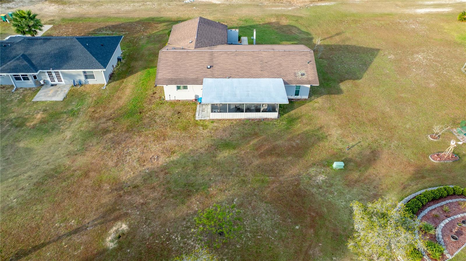 Listing photo id 25 for 2507 Bluegrass Street