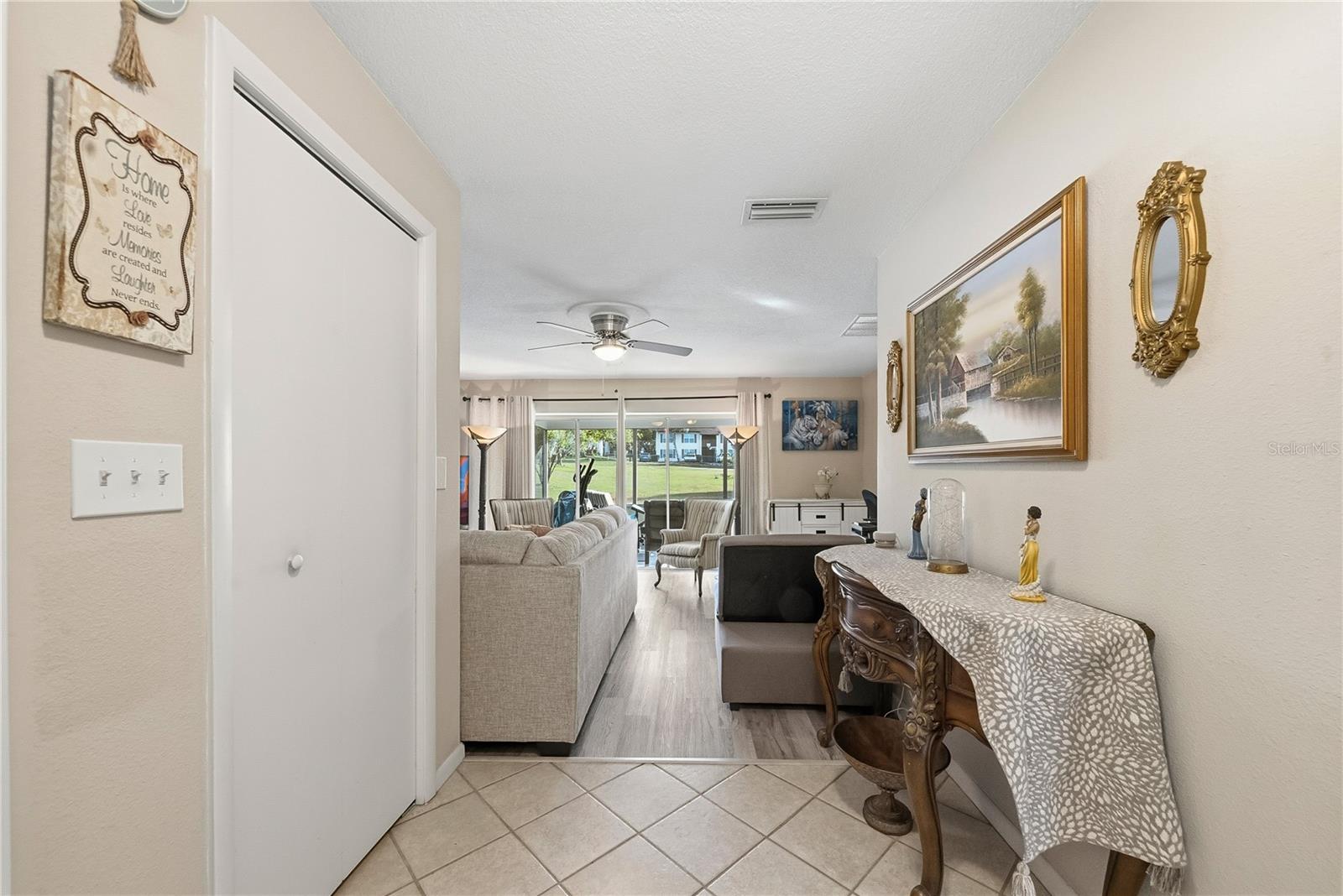 Listing photo id 3 for 2507 Bluegrass Street