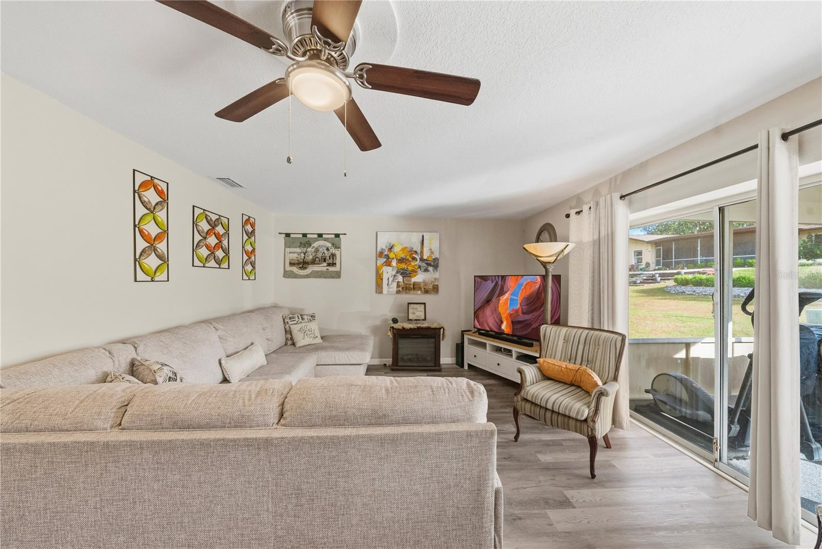 Listing photo id 5 for 2507 Bluegrass Street