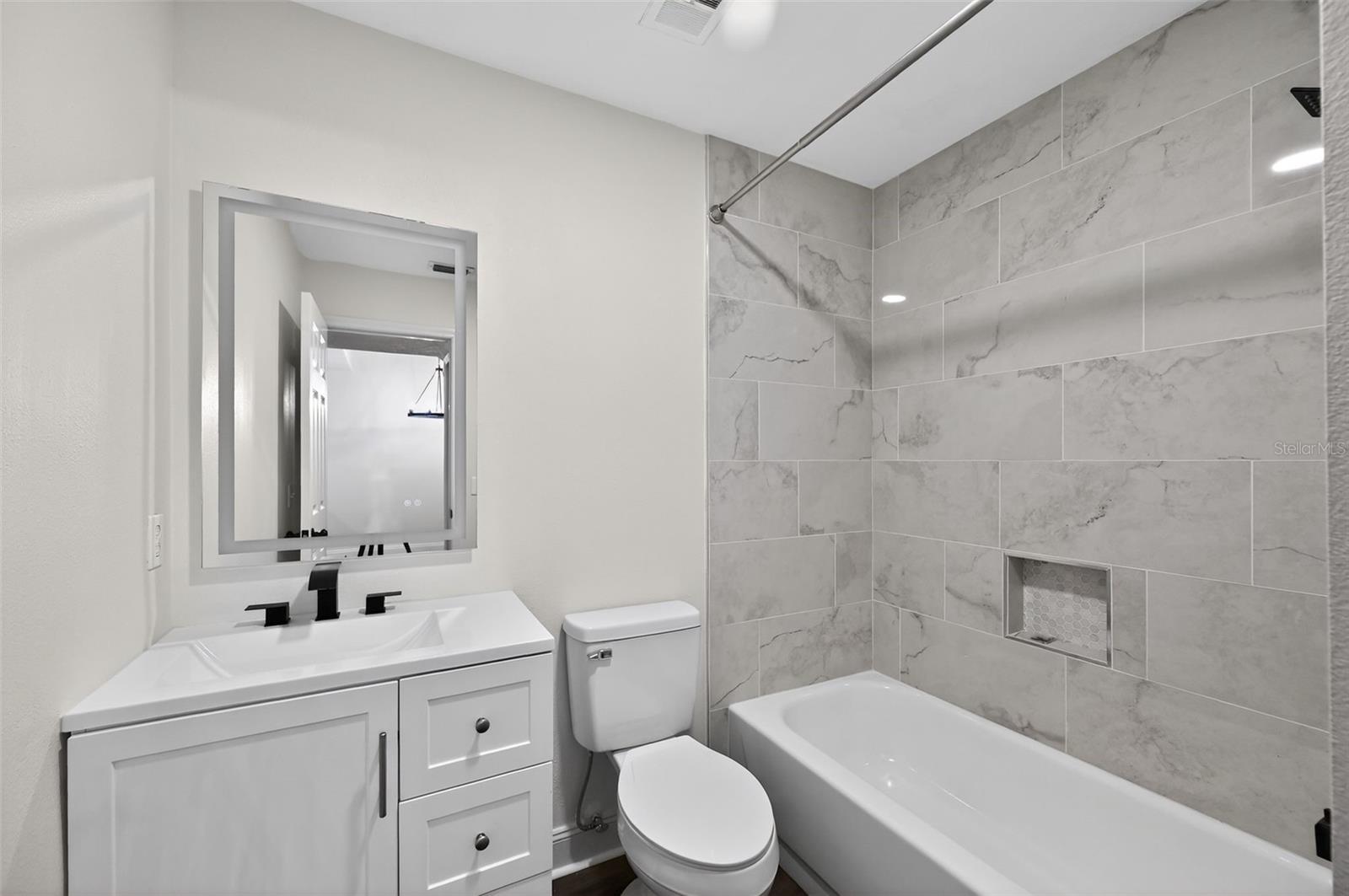 Image 19 of 33 For 5812 Red Cedar Lane