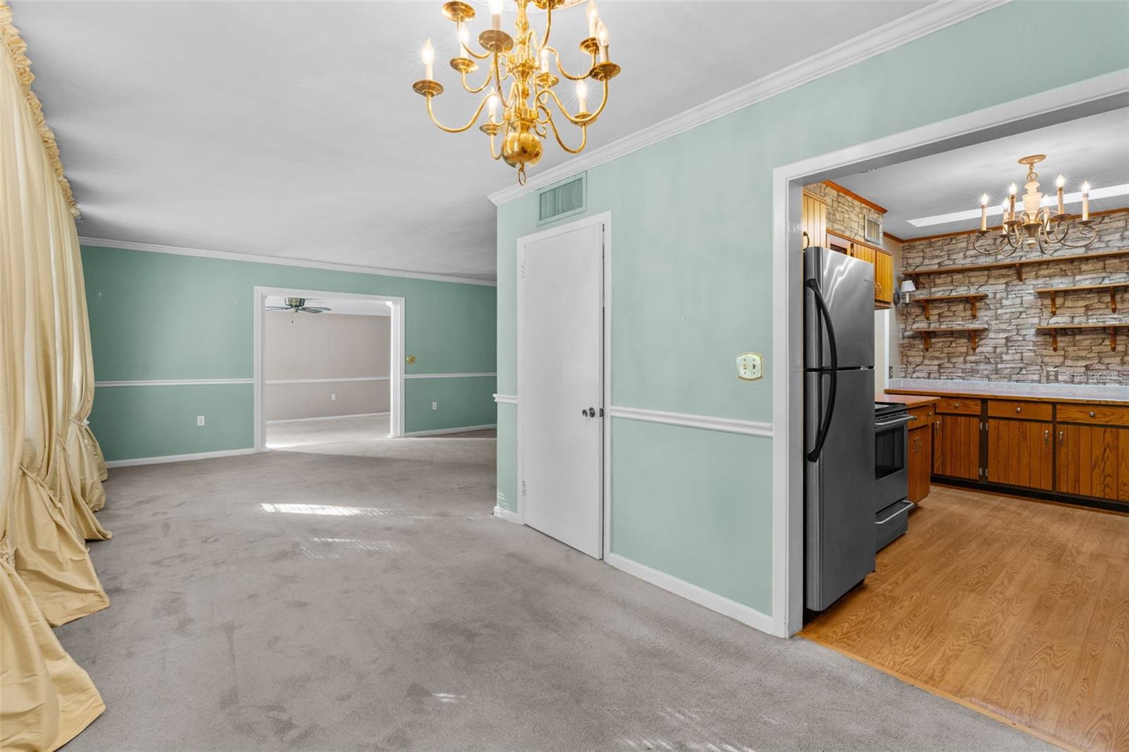 Image 11 of 33 For 1619 Montcalm Street