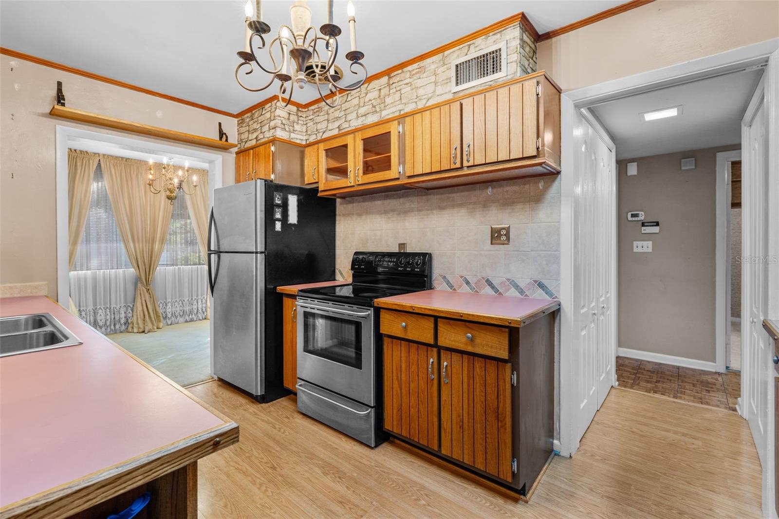 Image 13 of 33 For 1619 Montcalm Street