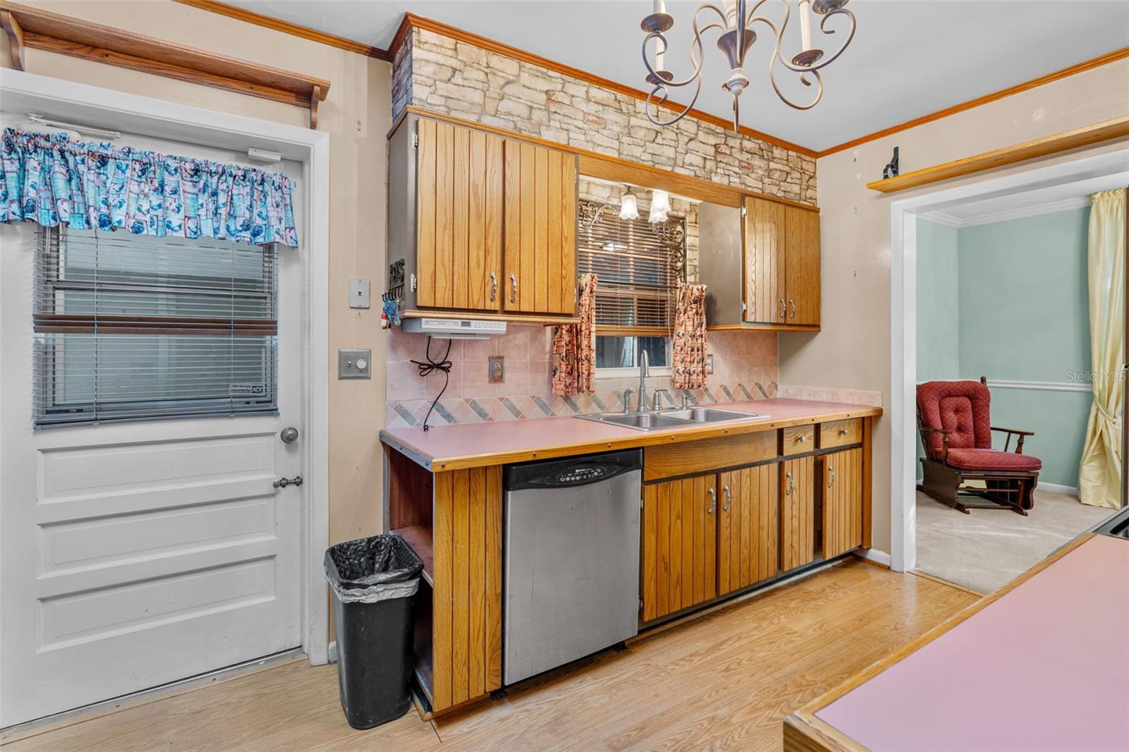 Image 14 of 33 For 1619 Montcalm Street