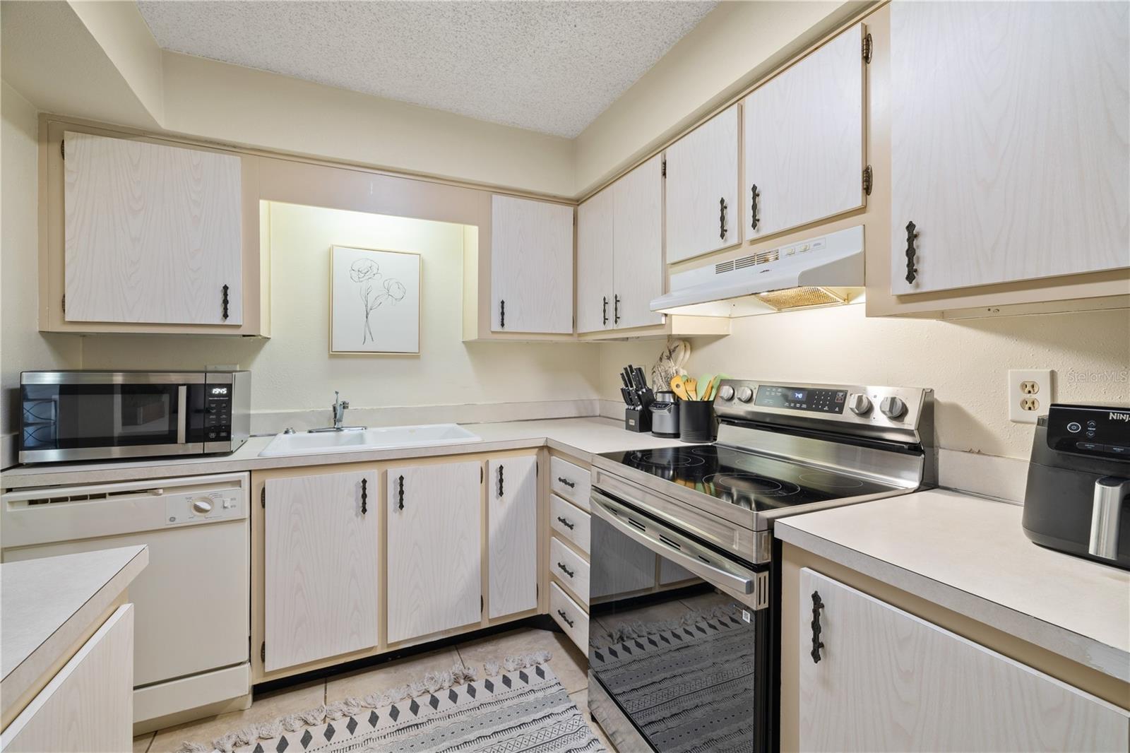 Image 16 of 45 For 504 Orange Drive 11