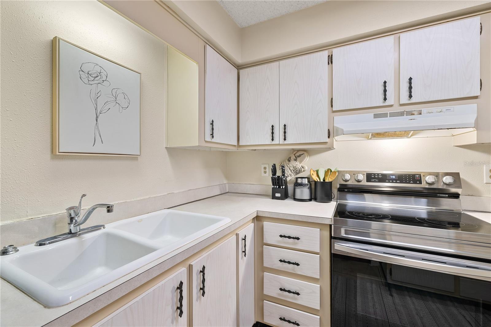 Image 17 of 45 For 504 Orange Drive 11